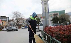 Gemlik’te sokakların temizliği kadınlara emanet