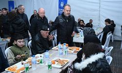 Başkan Aktaş, vatandaşlarla birlikte orucunu açtı.