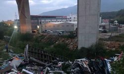 Gemlik’te kontrolden çıkan tır dere yatağına düştü: 1 ölü