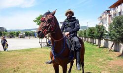 Kocaeli'de  Oy kullanmaya atıyla geldi