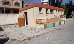 İsrail'in Gazze'deki füze saldırıları sonucu 2 okul kullanılamaz hale geldi.