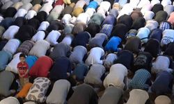 Bursalılar bayram namazı için camileri doldurdu