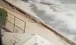 Gemlik ilçesinde Şiddetli rüzgar denizi taşırdı,