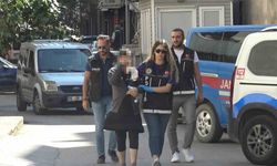 Bursa’da Karnı burnunda torbacı adliyeye böyle geldi