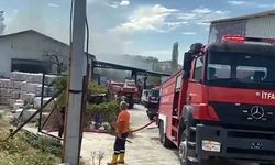 Gemlik ilçesinde İnşaat malzeme deposunda yangın