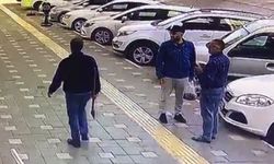 Bursa Orhangazi’de Baltayla park halindeki araçlara saldırdı