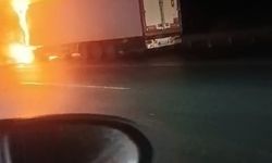 Bursa İstanbul otobanında seyir halindeki bir tır alev alev yandı.