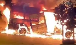 Servis minibüsü alev topuna döndü