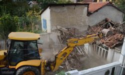 Osmangazi’de metruk binalar bir bir yıkılıyor