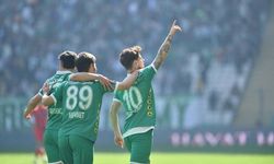 Bursaspor, 2-0 öne geçtiği maçta galibiyeti kaçırdı.