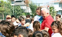 Başkan Şadi Özdemir, miniklerle spor yaptı.