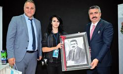 Başkan Oktay Yılmaz, öğrenci ve öğretmenlerle bir arada