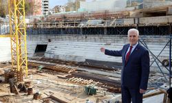 Atatürk Spor Salonu’nda inşaat tüm hızıyla devam ediyor.