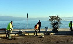 Gemlik'te Fırtınanın İzleri Siliniyor