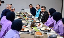 Fabrika Sofrasında Emekçiyle Omuz Omuza