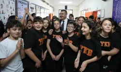Öğrenciler, Bakan Tekin'i görünce büyük şaşkınlık yaşadı.
