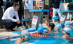 Şahin  Biba'dan minik yüzücülere ziyaret