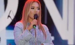 Demet Akalın performansıyla festivale renk kattı.