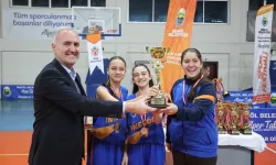Sokak basketbolunda şampiyonlar kupalarına kavuştu