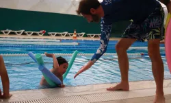 Bursa'da 12 bini aşkın öğrenciye yüzme eğitimi