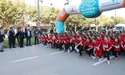 Nilüfer'de bin 749 öğrenci Cumhuriyet'e koştu