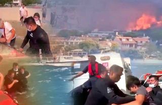 Çanakkale Yangınında Mahsur Kalan 348 Vatandaş Kurtarıldı