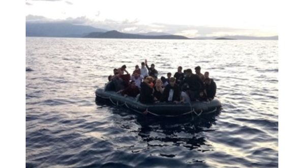 Türk Kara Sularına İtilen 37 Düzensiz Göçmen Kurtarıldı