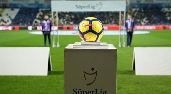 Süper Lig'de Yeni sezonda maçlar seyircili mi oynanacak ?