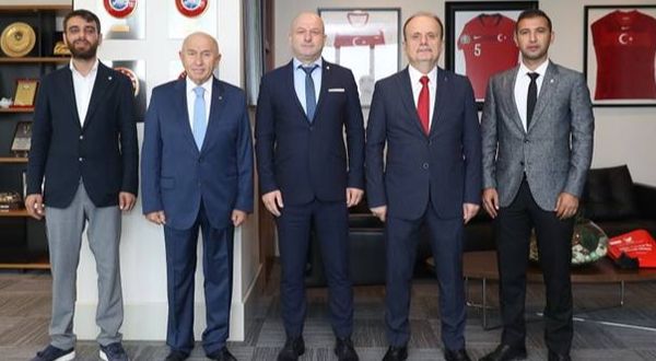 Bursaspor yönetimi,TFF Başkanı Nihat Özdemir'i ziyaret etti.
