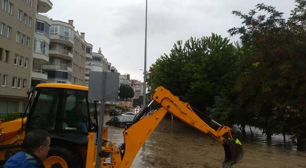 Bursa'da yağış hayatı olumsuz etkiledi