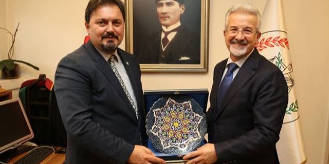 Başkan Erdem'den Bursa Barosu Başkanı Av. Gürkan Altun’u makamında ziyaret etti