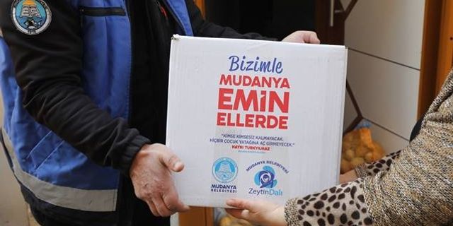 Mudanya Belediyesi’nin ramazan paketleri, ihtiyaç sahiplerine dağıtılıyor.