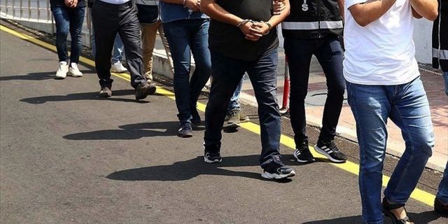 İzmir merkezli 18 ildeki FETÖ operasyonunda 26 gözaltı