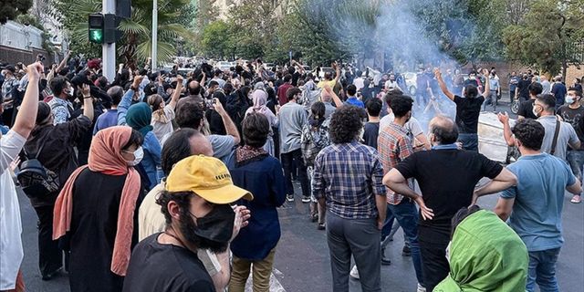 İran'daki protestolarda polis ve göstericilere ateş açıldı: 4 kişi öldü