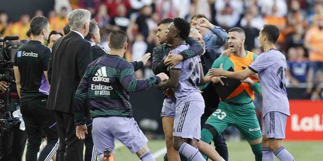 Vinicius Jr’a ırkçı hareketler yapan taraftarları ömür boyu seyirden men edildi.