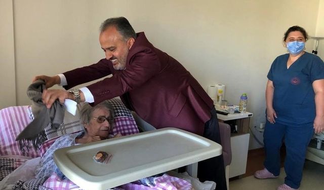 Başkan Aktaş’tan Sayide teyzeye sürpriz ziyaret