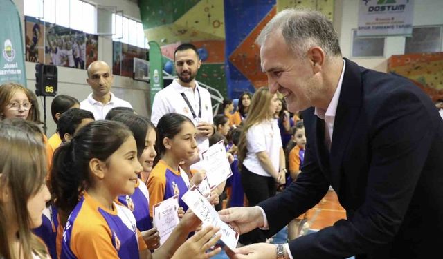 İnegöl Belediyesi Yaz Okulları’nda öğrenciler sertifikalarını aldı