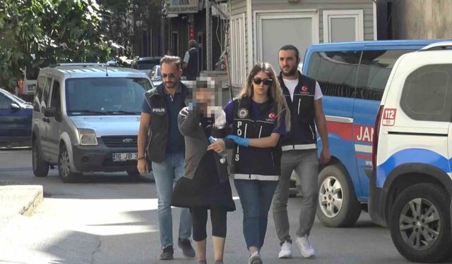 Bursa’da Karnı burnunda torbacı adliyeye böyle geldi
