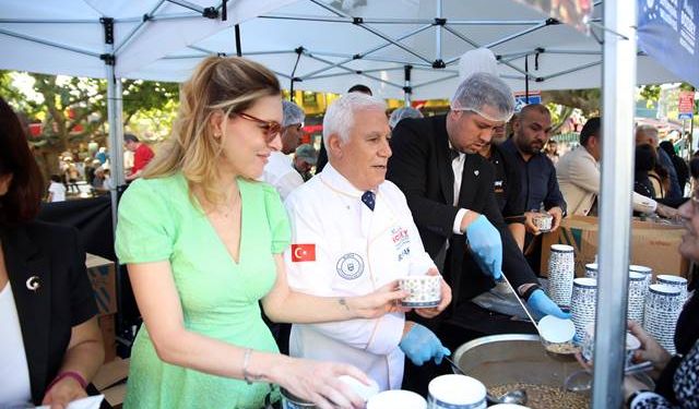 Aşure kazanları birlik ve beraberlik için kaynadı