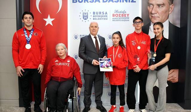 Şampiyonlar Başkan Bozbey'i Ziyaret Etti