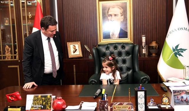 Başkan Erkan Aydın koltuğunu çocuklara devretti