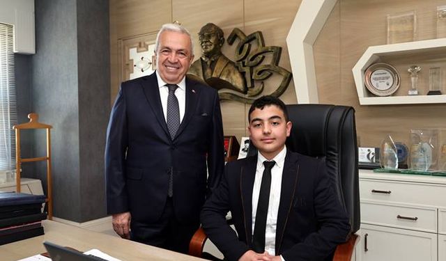 Başkan Şadi Özdemir makamını çocuklara devretti