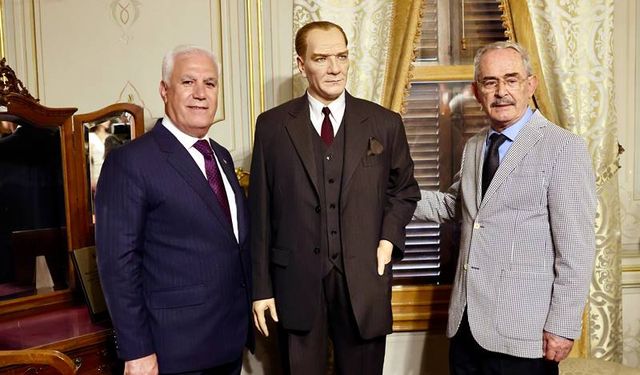 Atatürk'ün Balmumu Heykeli ziyarete açıldı