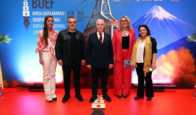 Edebiyat Festivali, kapılarını edebiyatseverlere açtı.