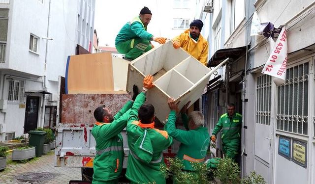 Osmangazi’de Çöp Evden 1 Kamyon Atık Çıktı