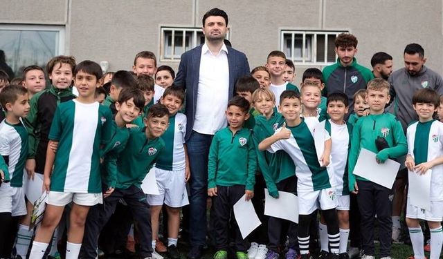 Sporcular, sertifikalarını düzenlenen törenle teslim aldı.