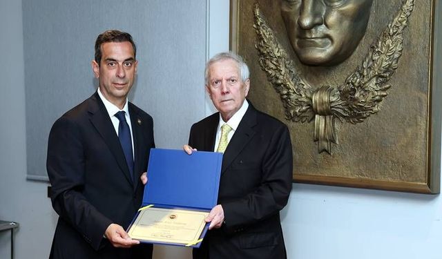 Fenerbahçe’de Yeni Dönem! Aziz Yıldırım Mazbatasını Aldı