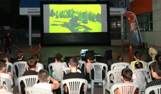 Osmangazi Belediyesi çocuklara yazlık sinema keyfi yaşatıyor