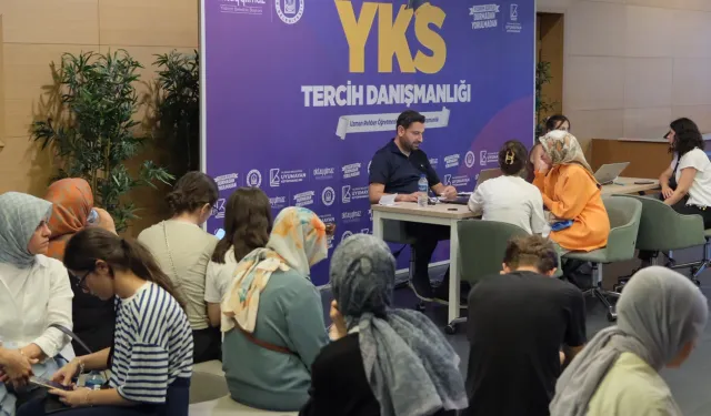 Üniversite tercih sürecinde gençlerin yanında