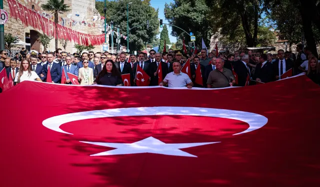 Bursa Türk bayrağının altında yürüdü